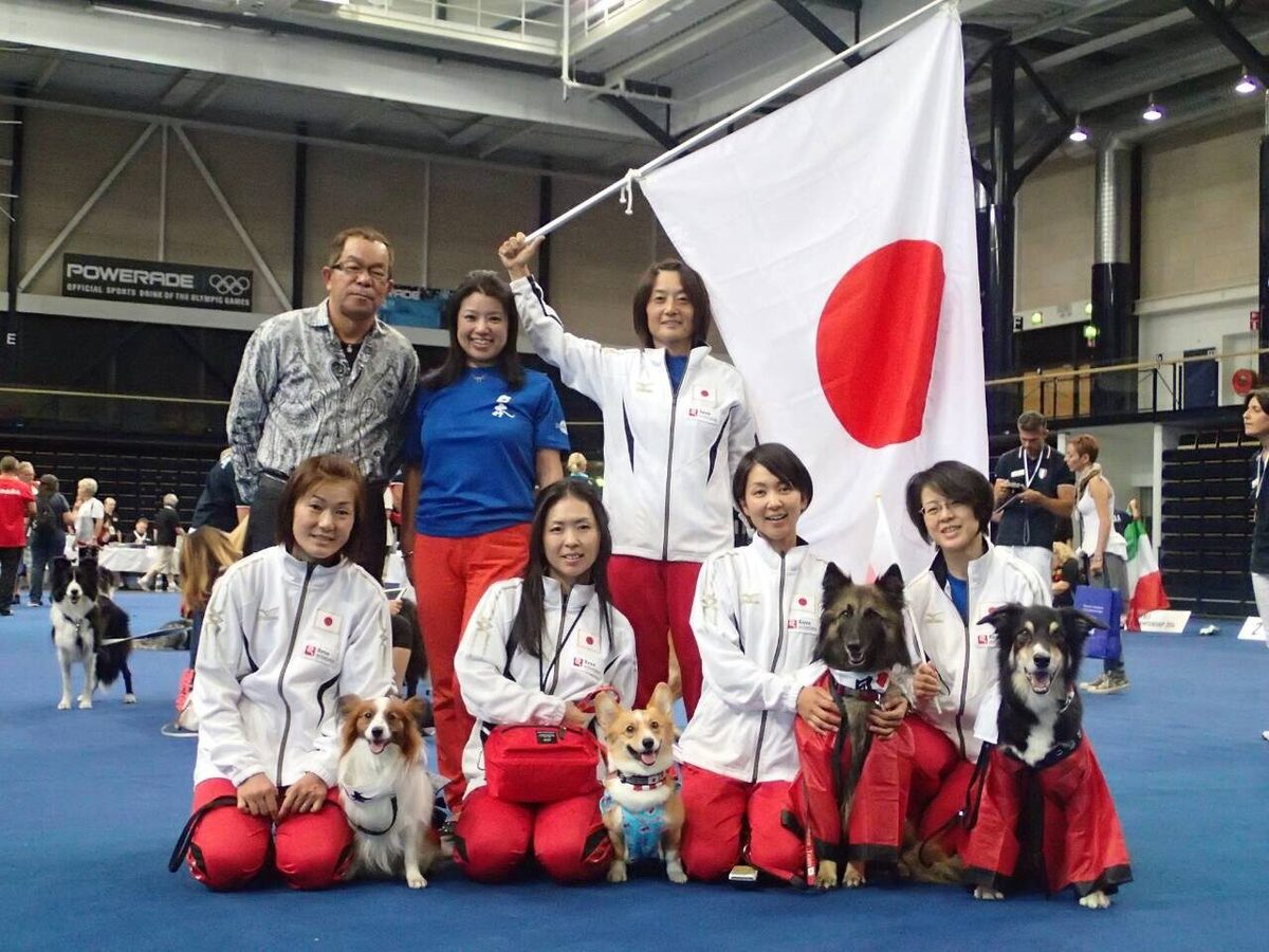 FCIオビディエンス世界大会に出場した日本代表チームの集合写真